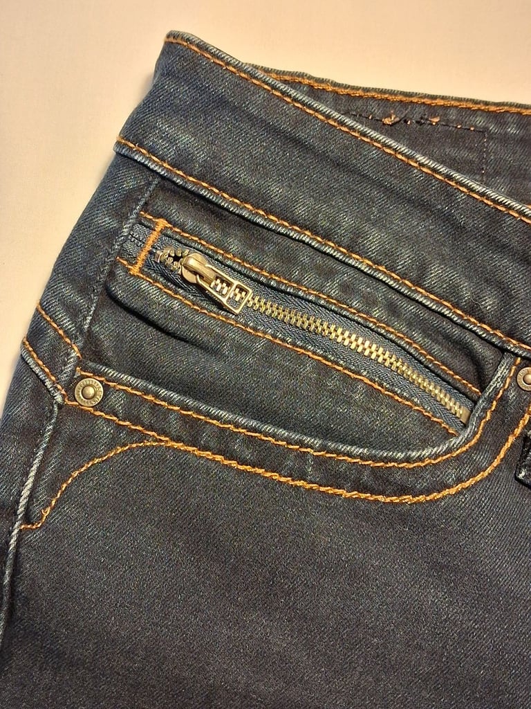 Levis ladies jeans 