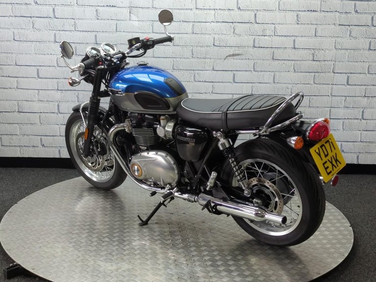 TRIUMPH BONNEVILLE T120, 2021/71, 8,842 MILE WITH FSH, BLUS AND SILVER