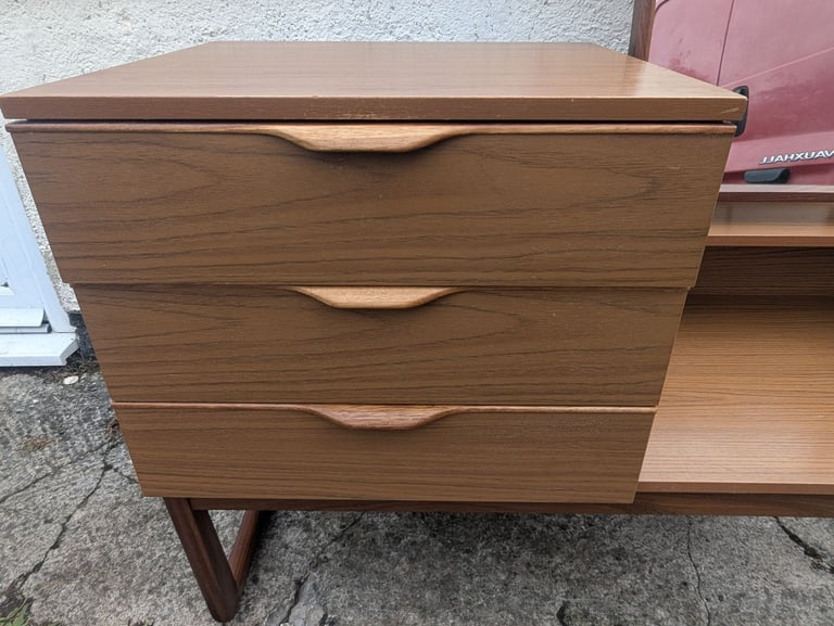 VINTAGE DRESSING TABLE/BEDROOM UNIT - FREE DELIVERY!