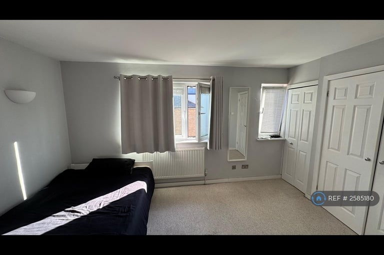1 bedroom in Beverley Mews, Crawley, RH10 (#2585180)