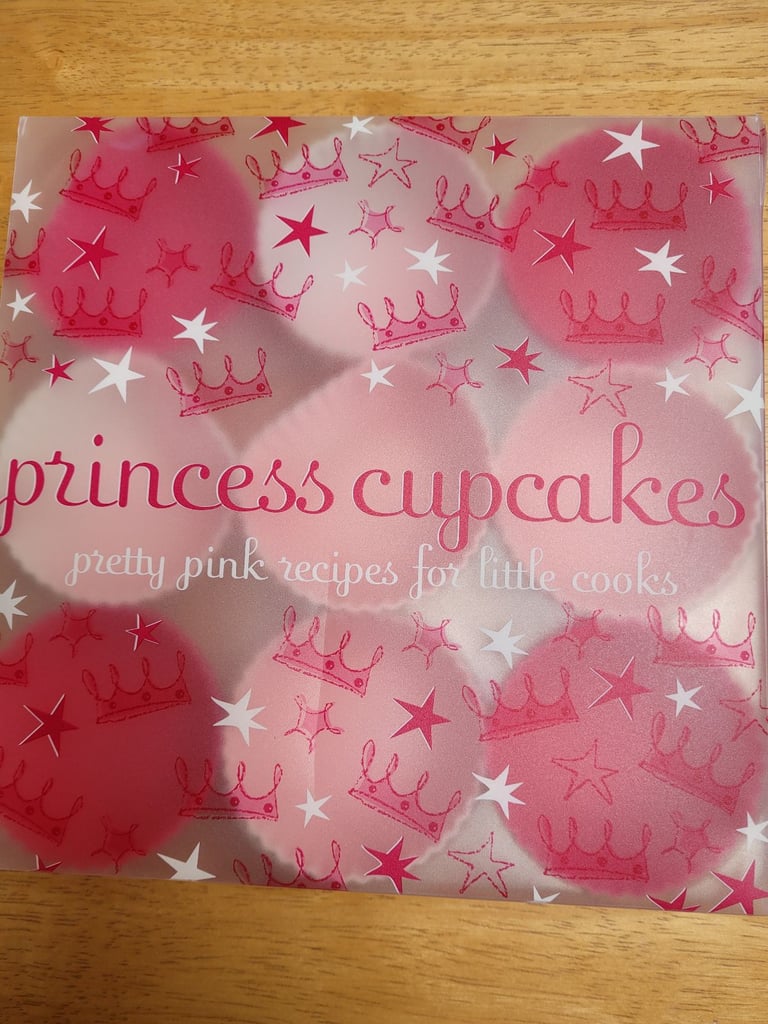 CUP CAKE HEAVEN CAKE TIN (PROPER ONE) FULL OF PASTRY CUTTERS OVER 100 FAIRY CASES APRON MORE
