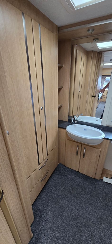 Coachman pastiche 524/4 berth 2011 motor mover fantastic condition large end bathroom