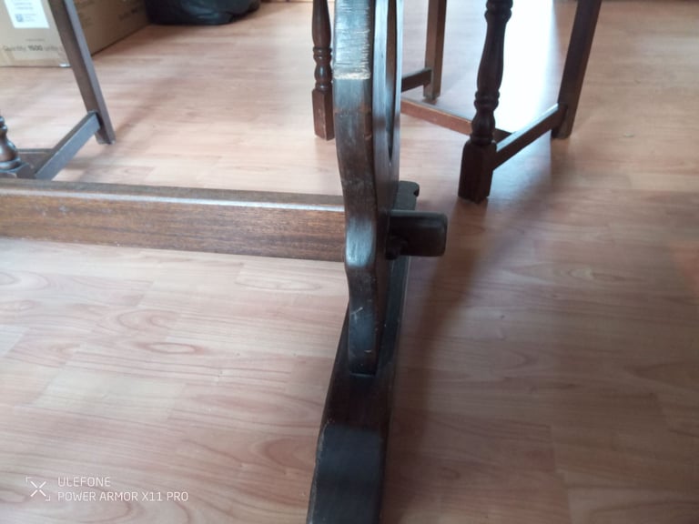 OAK DINNING TABLE