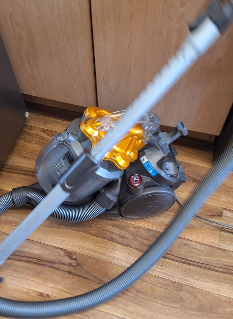 image for DC19 dyson vacuum cleaner,body & hose and pipe only.very strong 