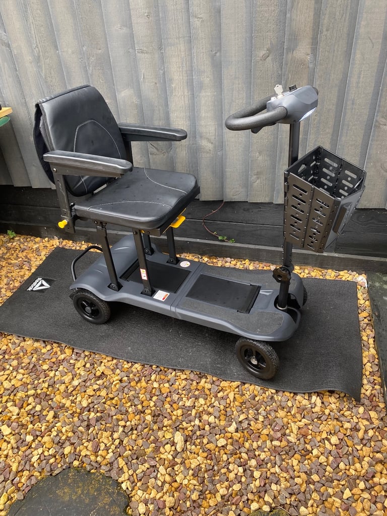  New Worlds Lightest Atom Folding Mobility Scooter 