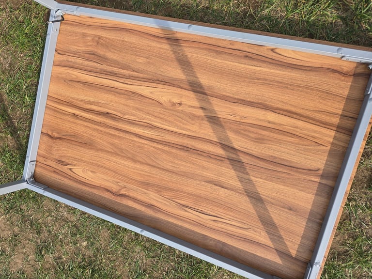 Extra guests for dinner? Table 80 x 120 - stores flat! Desk but also great spare table!