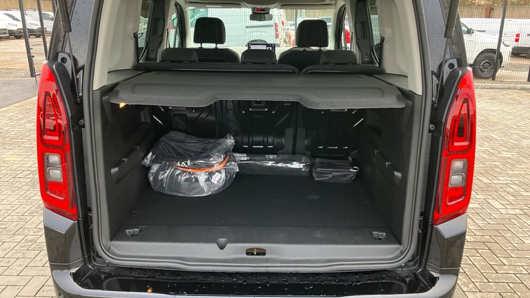 2025 Toyota PROACE CITY Verso 100kW Design L1 50kWh 5dr Auto Electric Estate Estate Electric Auto...