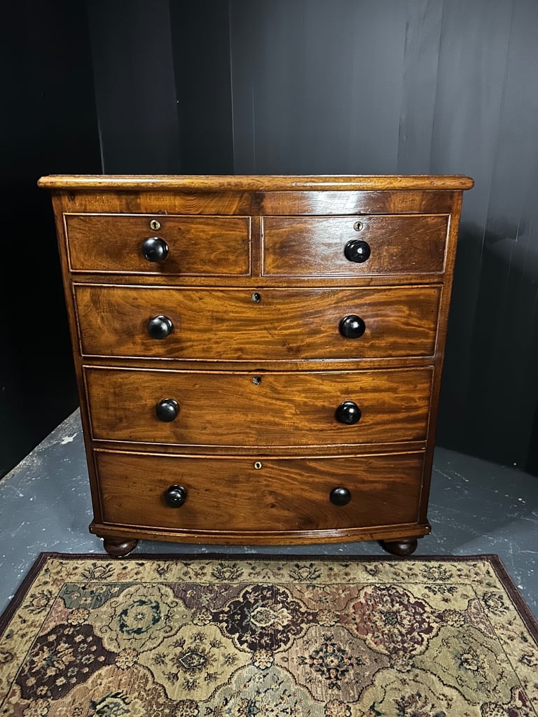 Antique Bow Fronted Victorian Chest of Drawers