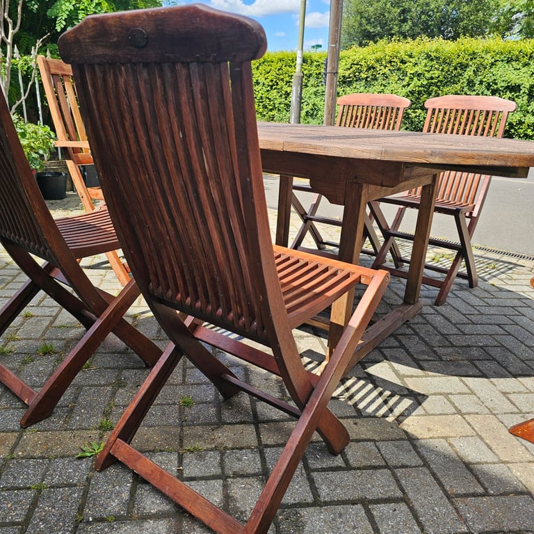Solid teak Extendable table and x6 chairs 