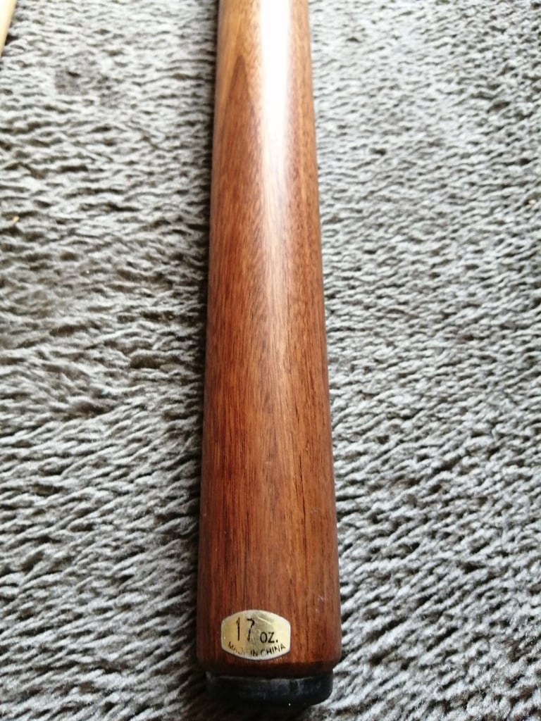 Pot black snooker cue £15