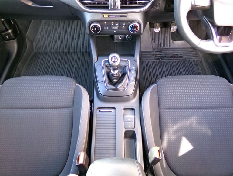 2018 Ford Focus 1.0T EcoBoost Zetec Hatchback 5dr Petrol Manual Euro 6 (s/s) (125 ps) HATCHBACK P...