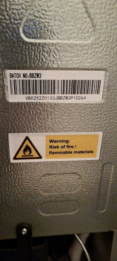 BOSCH fridge freezer -50/50 Defrosting (fully automatic no frost system)