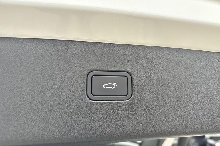 2025 Volvo EX30 Single Motor Extended Range 69kWh Plus SUV 5dr Electric Auto (272 ps) ESTATE Elec...