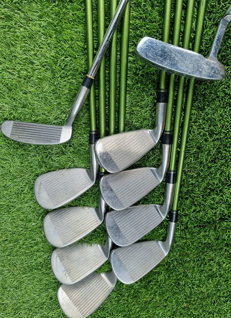 LADIES - ADAMS OVATION 4-SW - Lite Graphite, putter, chipper, driver, 3W & 5W - BARGAIN