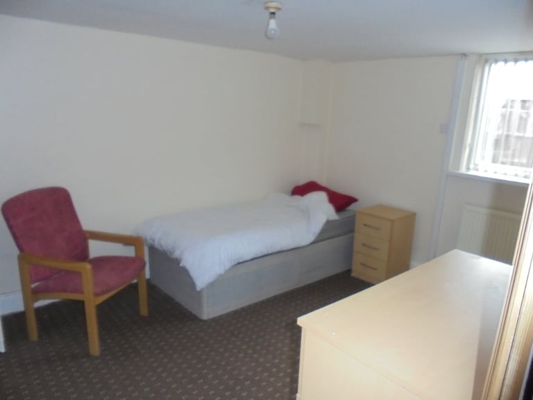 Rooms Availabe to Rent in Oakwood Road, Sparkhill. 24hr Move In. Supported Accommodation