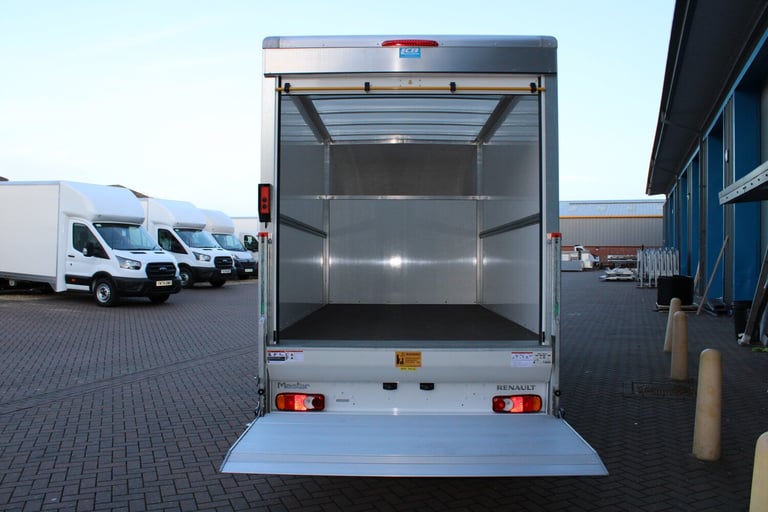 RENAULT MASTER ADVANCE 150BHP 4.1 METER LUTON VAN WITH TAIL LIFT BRAND NEW MODEL