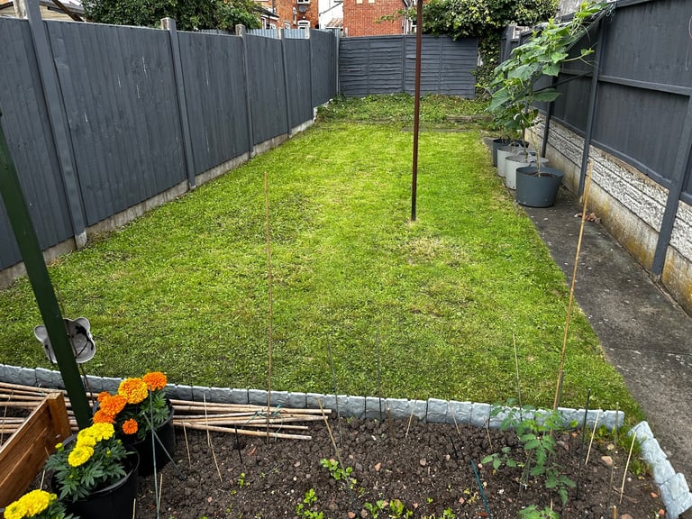 Spacious 2 bedroom house with 2 living rooms for exchange