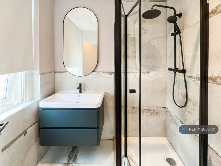 Studio flat in Kensington Gardens Square, London, W2 (#2636140)