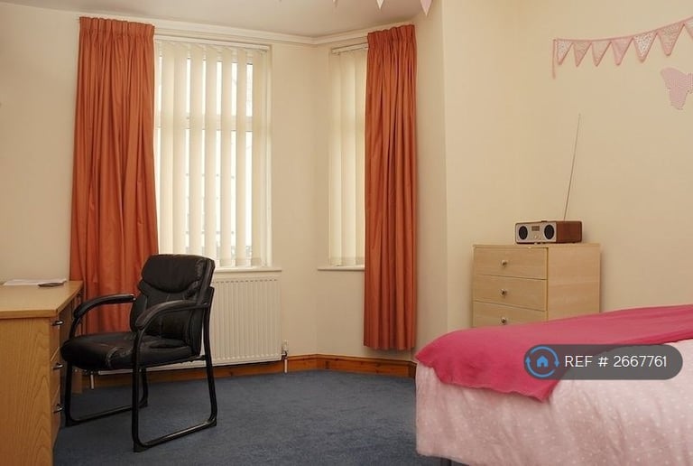 5 bedroom house in Hathersage Road, Manchester, M13 (5 bed) (#2667761)