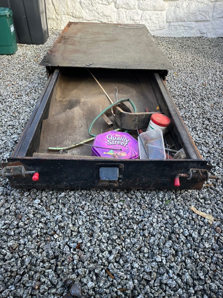 Landrover defender 110 rear cab storage unit with draw bolt in unit 