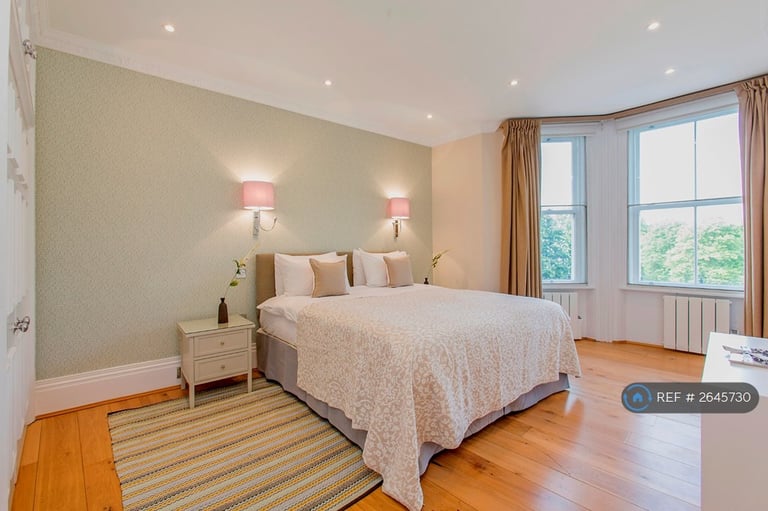 2 bedroom flat in Prince Of Wales Terrace, London, W8 (2 bed) (#2645730)