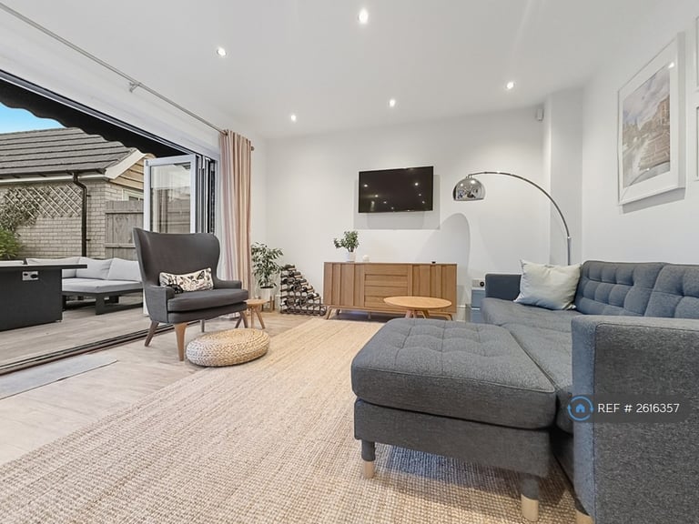 4 bedroom house in St. Edmunds Way, Cambridge, CB22 (4 bed) (#2616357)