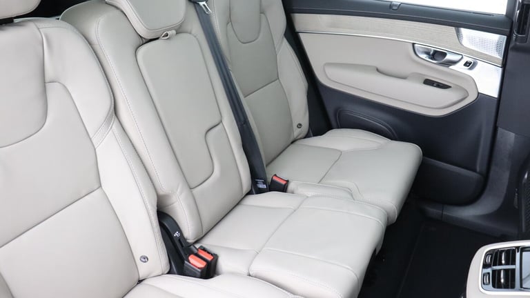 2025 Volvo XC90 T8 PHEV AWD Ultra Dark (Sunroof, 360 Camera, Bowers &amp; Wilkins Sound) ESTATE P...