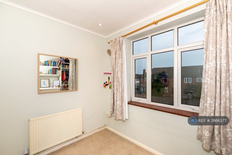 2 bedroom flat in Streatham Common, London, SW16 (2 bed) (#2666377)