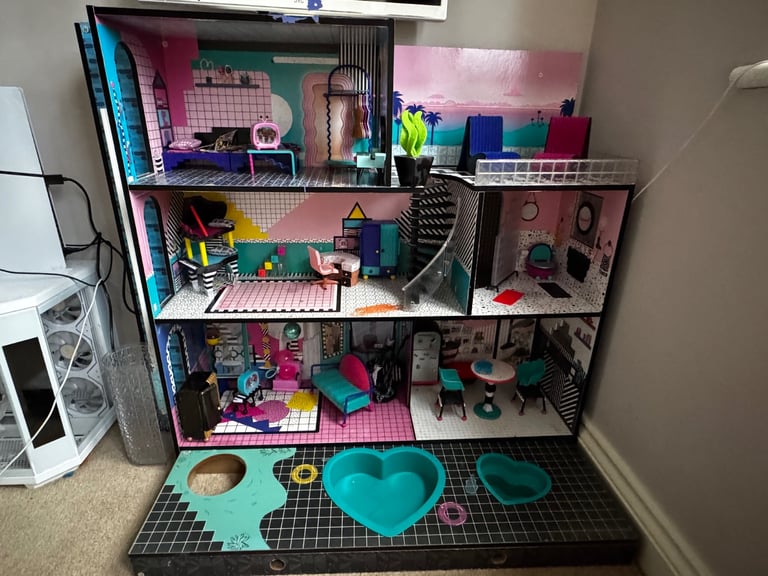 Lol Omg doll house