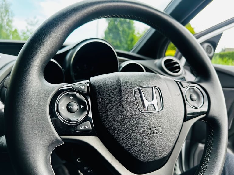 Great Condition Pearl-scent white Honda Civic 2016 5 doors