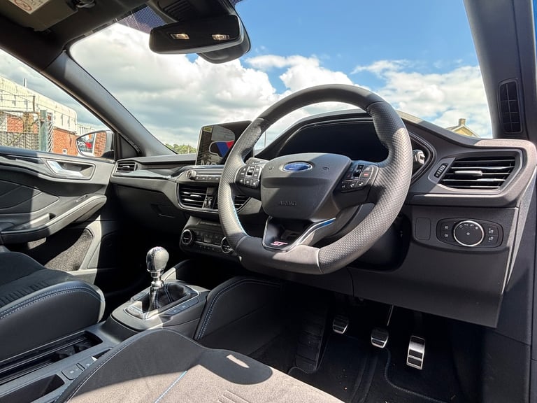 2021 Ford Focus 2.3T EcoBoost ST EDITION. 1 OWNER  ONLY 7 000 MILES  FULL FORD