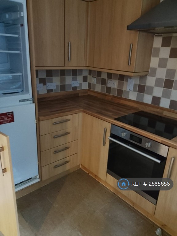 1 bedroom flat in Wallington, Sutton, SM6 (1 bed) (#2685658)