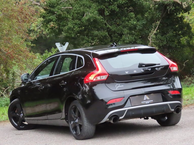 2017 Volvo V40 2.0 T2 R-Design Nav Plus Euro 6 (s/s) 5dr HATCHBACK Petrol Manual