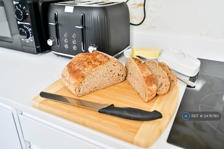 1 bedroom flat in Station Parade, Sevenoaks, TN13 (1 bed) (#2476780)