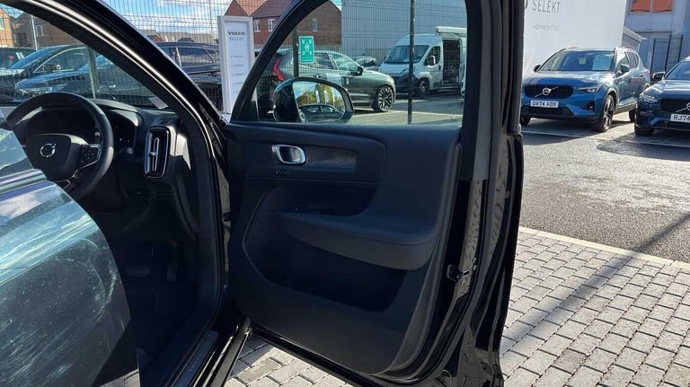 2024 Volvo XC40 Plus B3 Mild hybrid ESTATE Petrol/Electric Hybrid Automatic