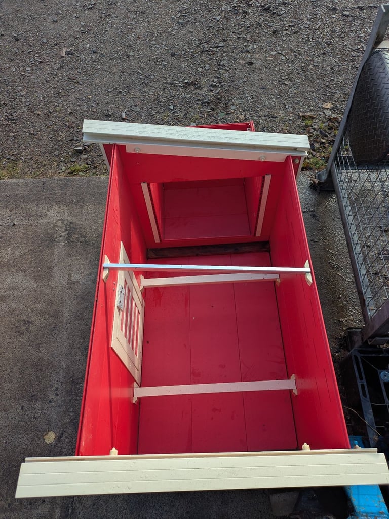 Chicken Coop - Plastic 