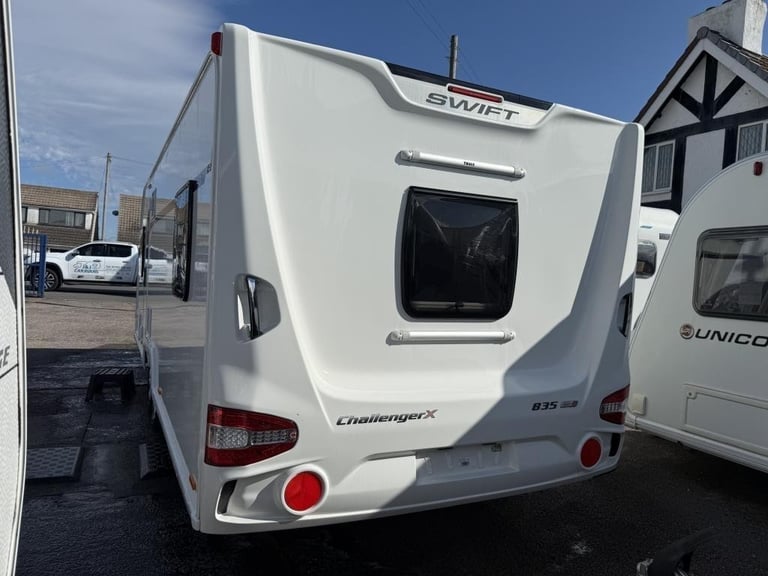 2020 SWIFT Challenger x835 4 Berth fixed island bed