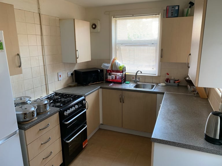 Spacious 2 bedroom house with 2 living rooms for exchange