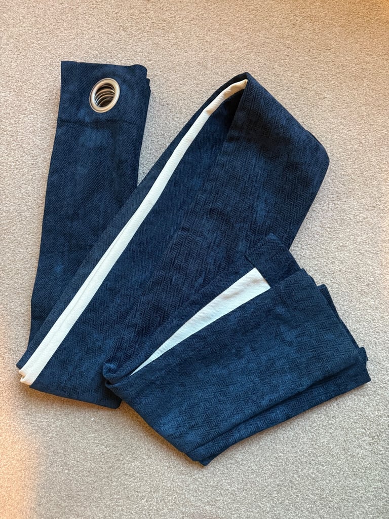 Narrow blue curtain (117x213cm)