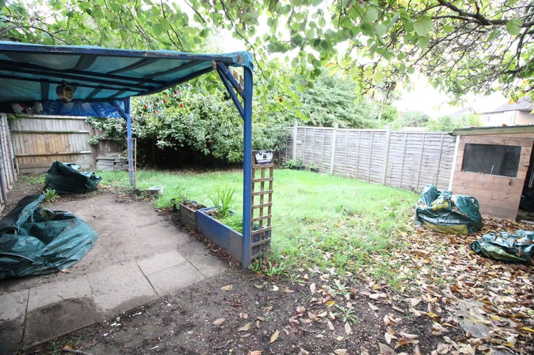HUGE REFURBISHED TWO BED MAISONETTE- FELTHAM HANWORTH HOUNSLOW HEATHROW HAMPTON