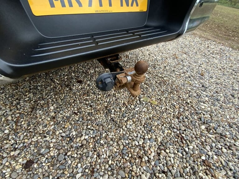 2021 Toyota Hilux 2.4 D-4D Invincible Pickup Double Cab 4dr Diesel Manual 4WD Euro 6 (s/s) (1 PIC...