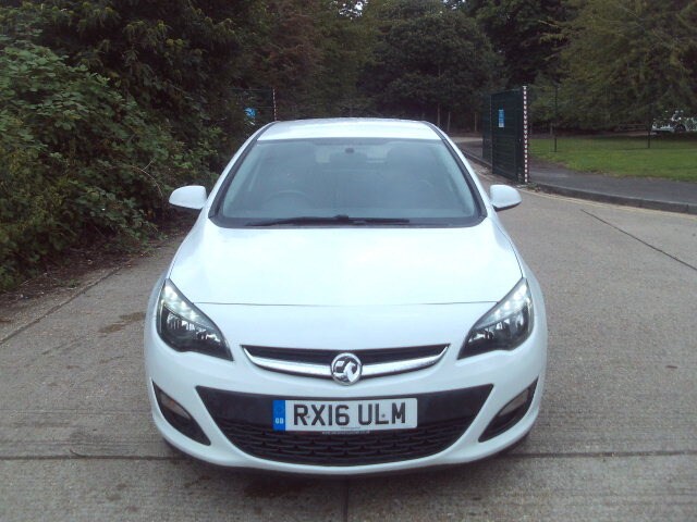 2016 Vauxhall Astra 1.4i 16V Excite 5dr White 36k Miles FSH Years MOT Warranty HATCHBACK Petrol M...