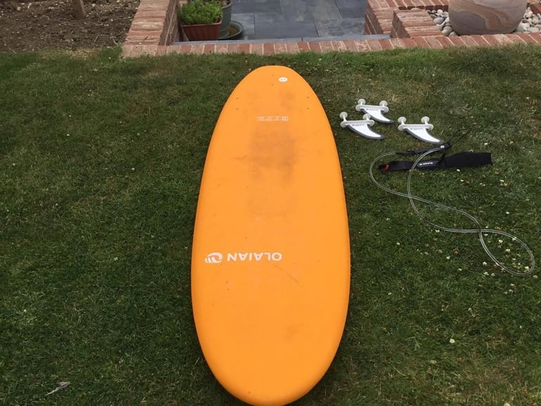 Surfboard - 6ft Olaian surfboard nearly new