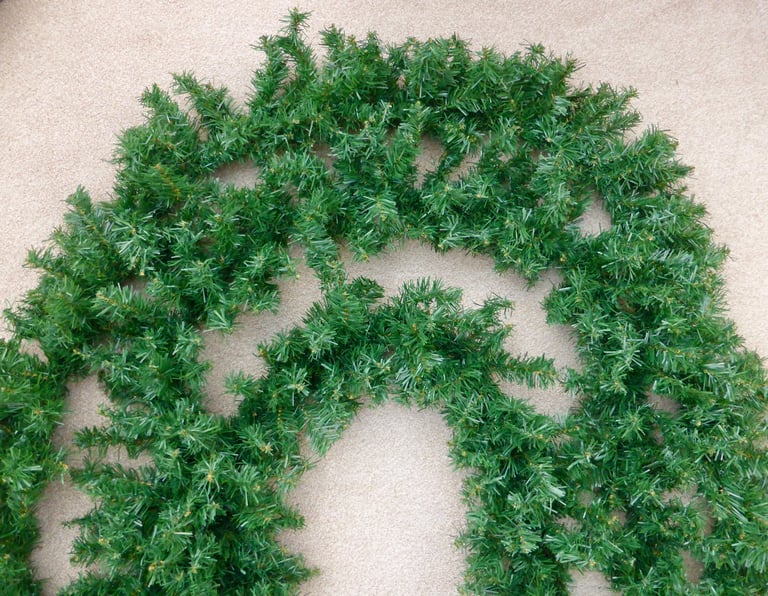 2 x 9FT LENGTH CHRISTMAS HOLIDAY GARLAND XMAS DECORATIONS £10 EACH