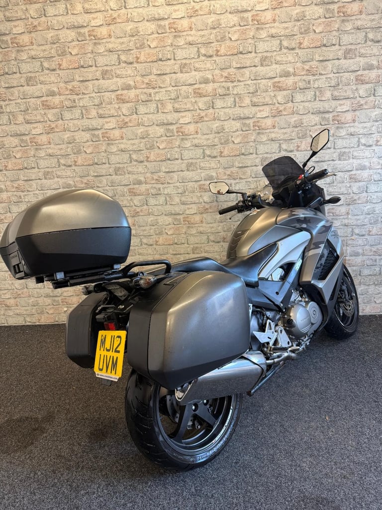 2012 Honda VFR800x Crossrunner - Full Luggage - Abs - Heated grips 