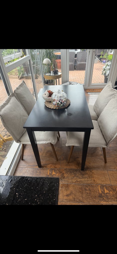 Table chairs 