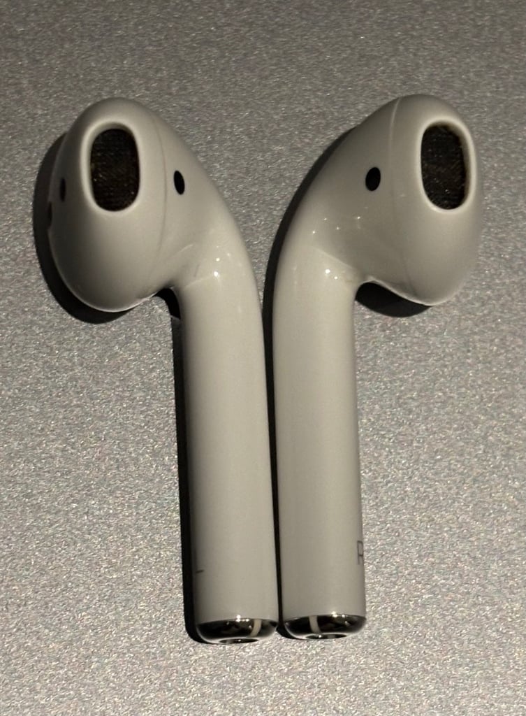Apple AirPods with wireless charger
