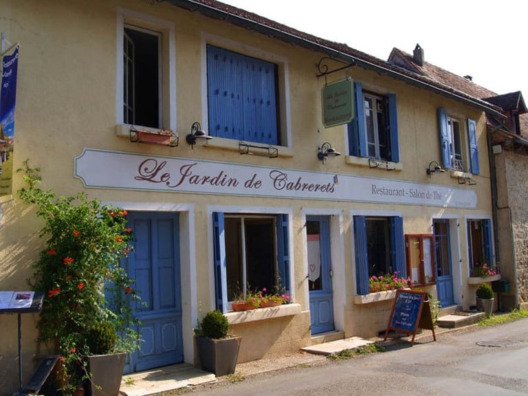 image for Large property and commercial opportunity in Cabrerets, Midi-Pyrenees (Occitanie)