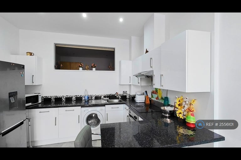 2 bedroom flat in Mcilroys Building, Reading, RG1 (2 bed) (#2556101)