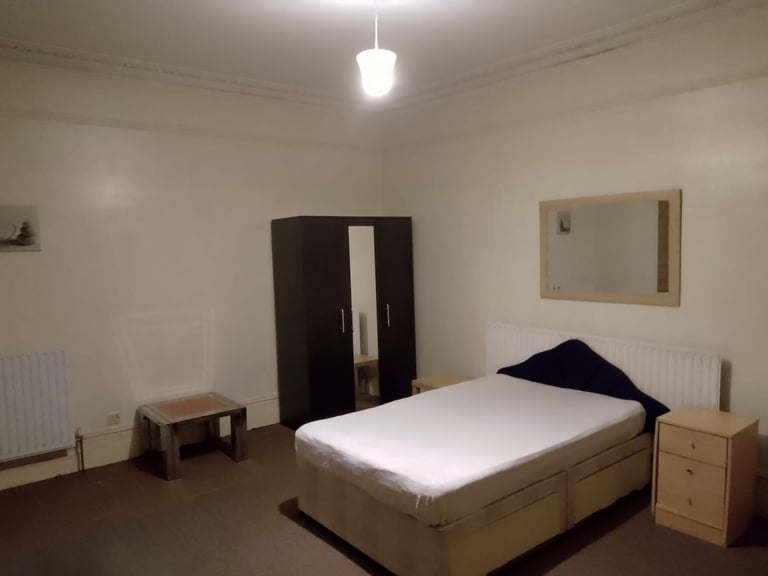 Spacious and Cosy Double Room for Rent in - SE6 2LA